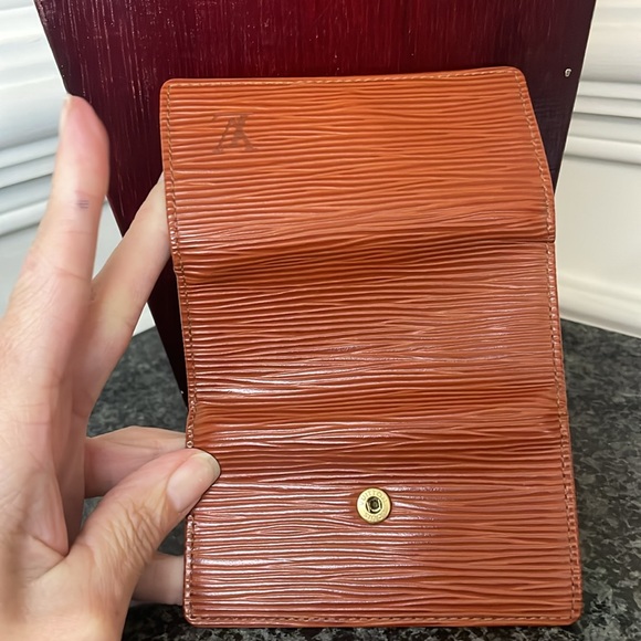 Louis Vuitton Epi Brown Leather Key Holder - Picture 7 of 9